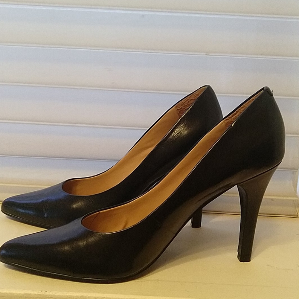 Women leather pump